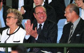 Chirac watches grand sumo tournament in Nagoya